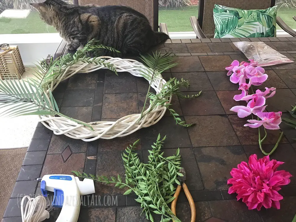 How to make a tropical wreath - here I took a large branch of fern and separated it into smaller pieces to cover the wreath